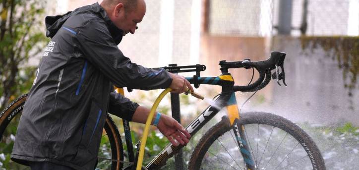 fiets schoonmaken met allesreiniger