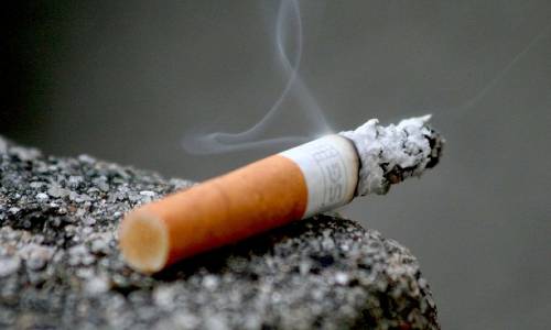 hoe verwijder je nicotine aanslag