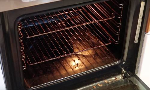 zwaar aangekoekte oven reinigen